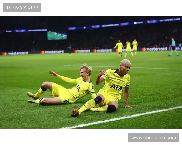 巴黎5-3逆转热刺,维蒂尼亚戴帽穆阿尼2射1传
